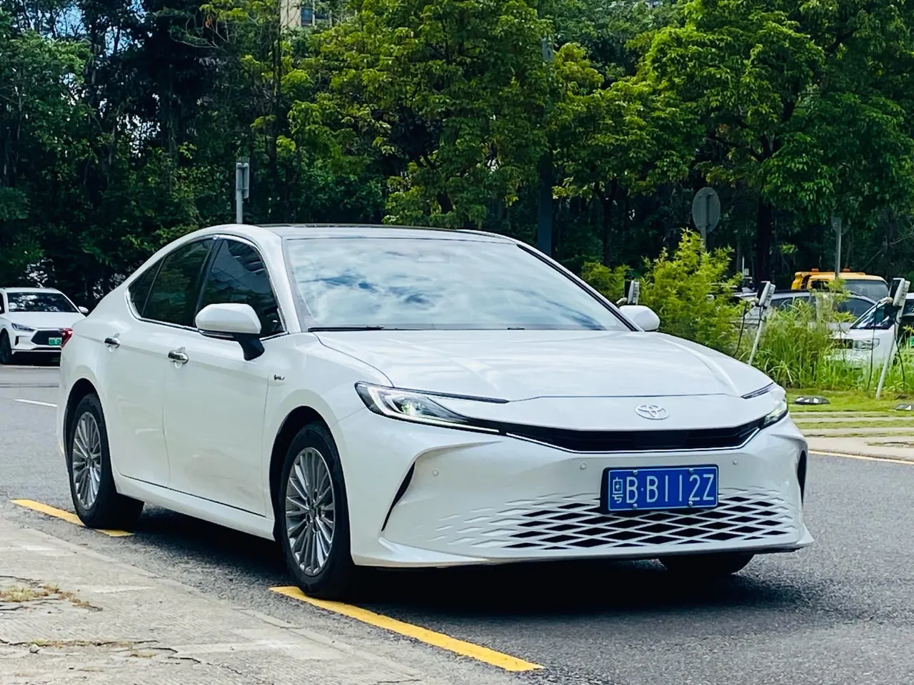 Toyota 2024 Camry Dual Engine 2.0HG Stepless Premium Edition Automatic Gear 2
