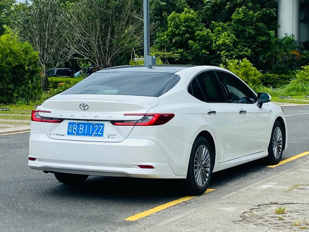 Toyota 2024 Camry Dual Engine 2.0HG Stepless Premium Edition Automatic Gear 3