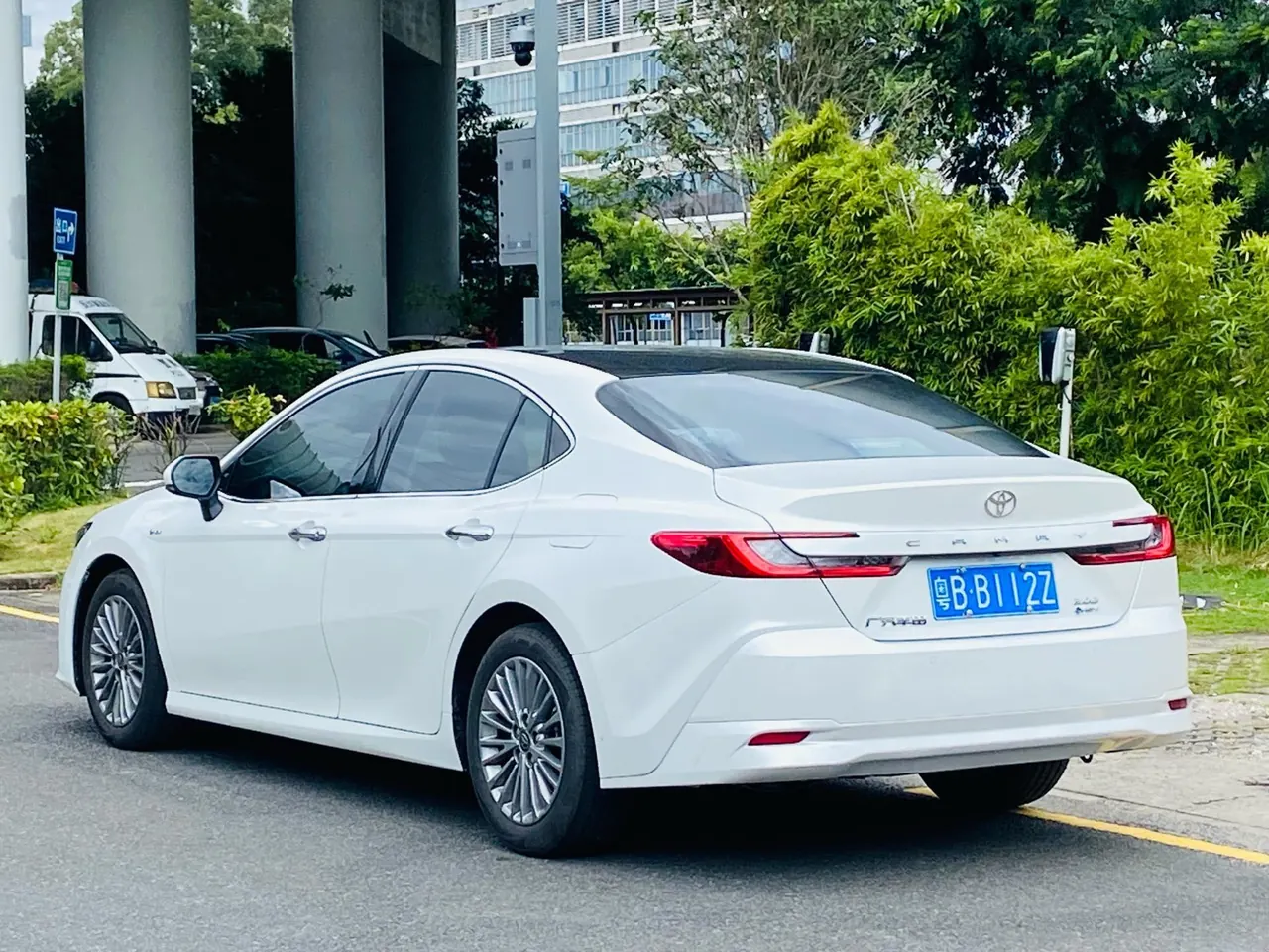 Toyota 2024 Camry Dual Engine 2.0HG Stepless Premium Edition Automatic Gear 4