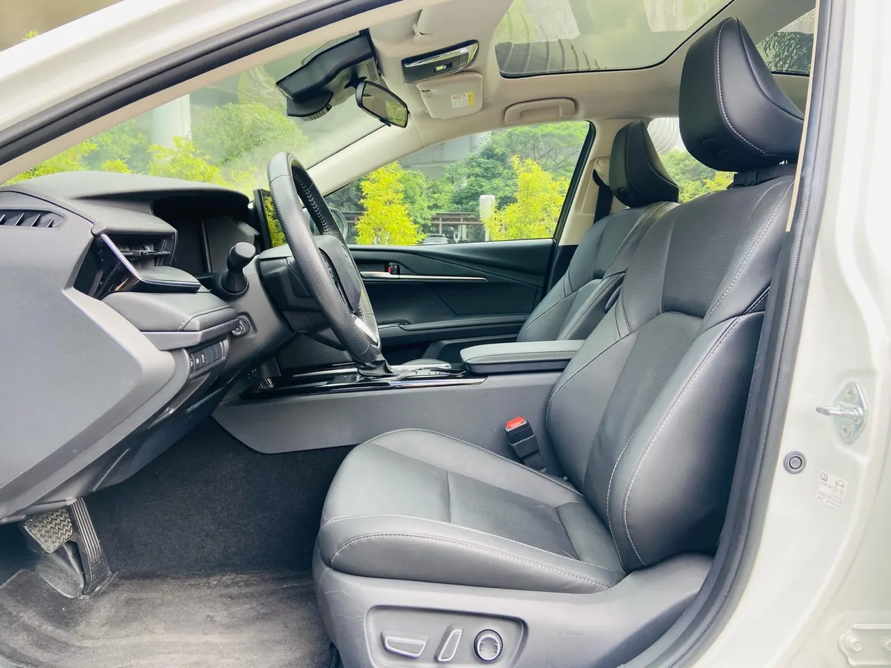 Toyota 2024 Camry Dual Engine 2.0HG Stepless Premium Edition Automatic Gear 5
