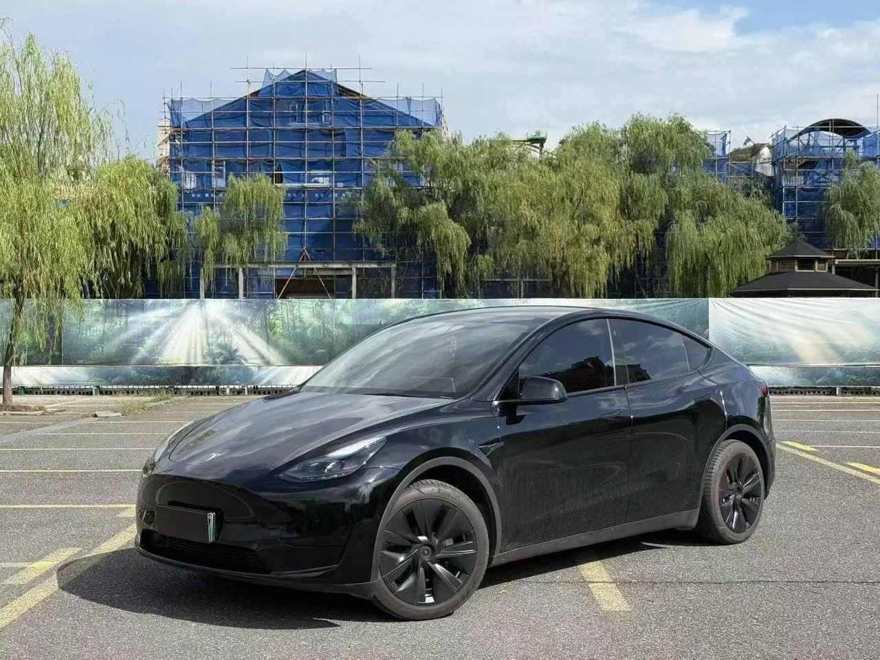 Open image lightbox: Tesla 2024 Model Y rear-wheel drive version automatic transmission