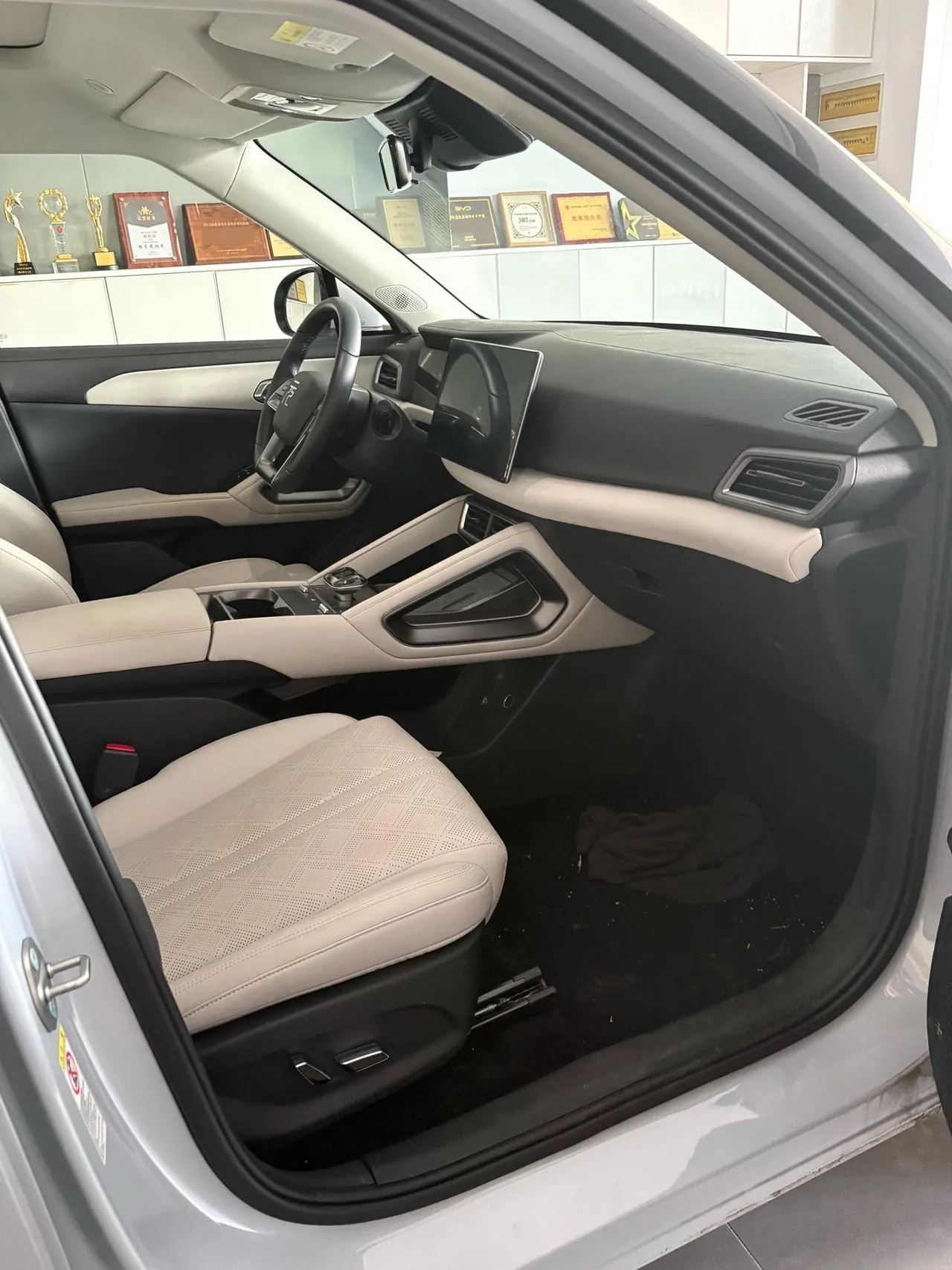 BYD 2024 Yuan UP 401KM Exceed Automatic Gear 3