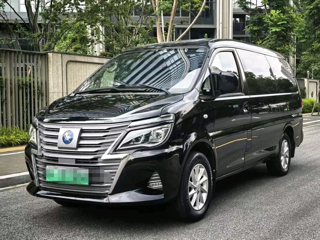 Forthing Lingzhi M5 New Energy 2022 Lingzhi EV Passenger Transport Deluxe 7-seat Automatic Gear - View 1