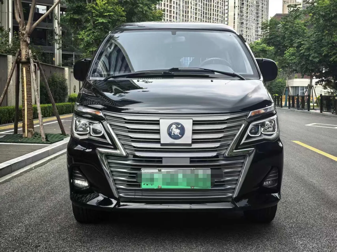 Forthing Lingzhi M5 New Energy 2022 Lingzhi EV Passenger Transport Deluxe 7-seat Automatic Gear 2