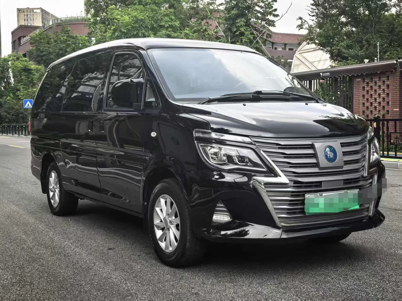 Forthing Lingzhi M5 New Energy 2022 Lingzhi EV Passenger Transport Deluxe 7-seat Automatic Gear 3