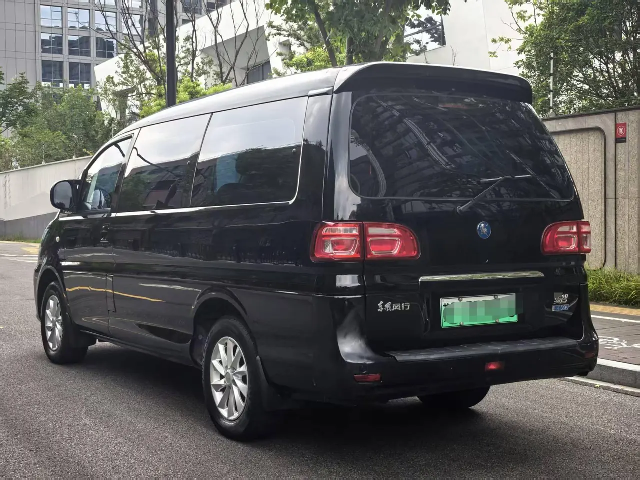 Forthing Lingzhi M5 New Energy 2022 Lingzhi EV Passenger Transport Deluxe 7-seat Automatic Gear 4