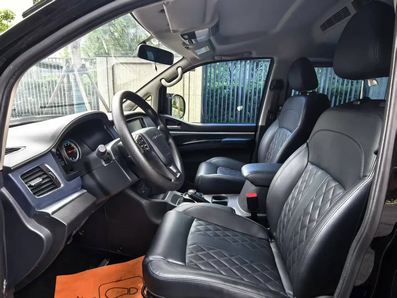 Forthing Lingzhi M5 New Energy 2022 Lingzhi EV Passenger Transport Deluxe 7-seat Automatic Gear 7