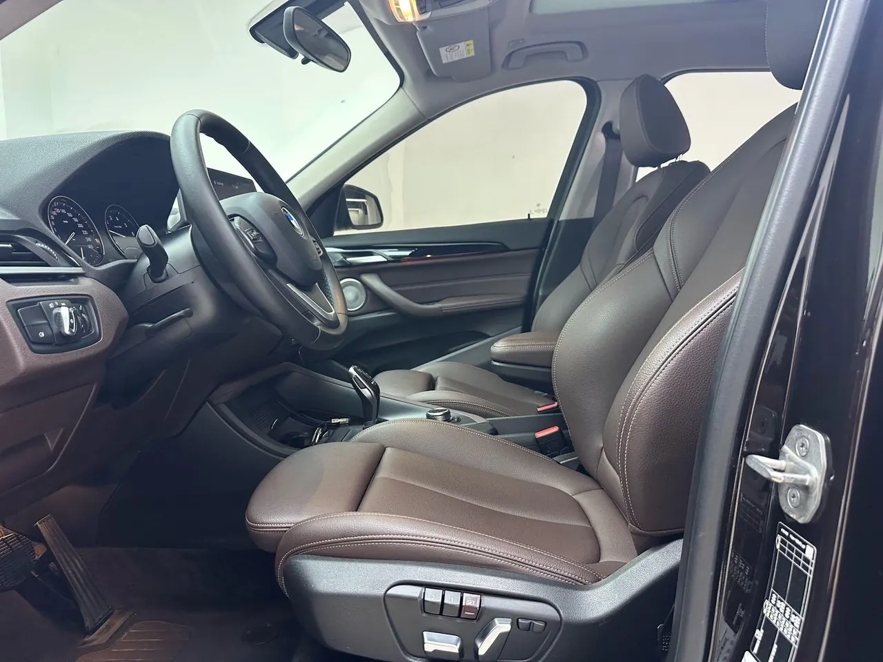BMW 2022 X1 sDrive20Li 1.5T fashion automatic gear 3