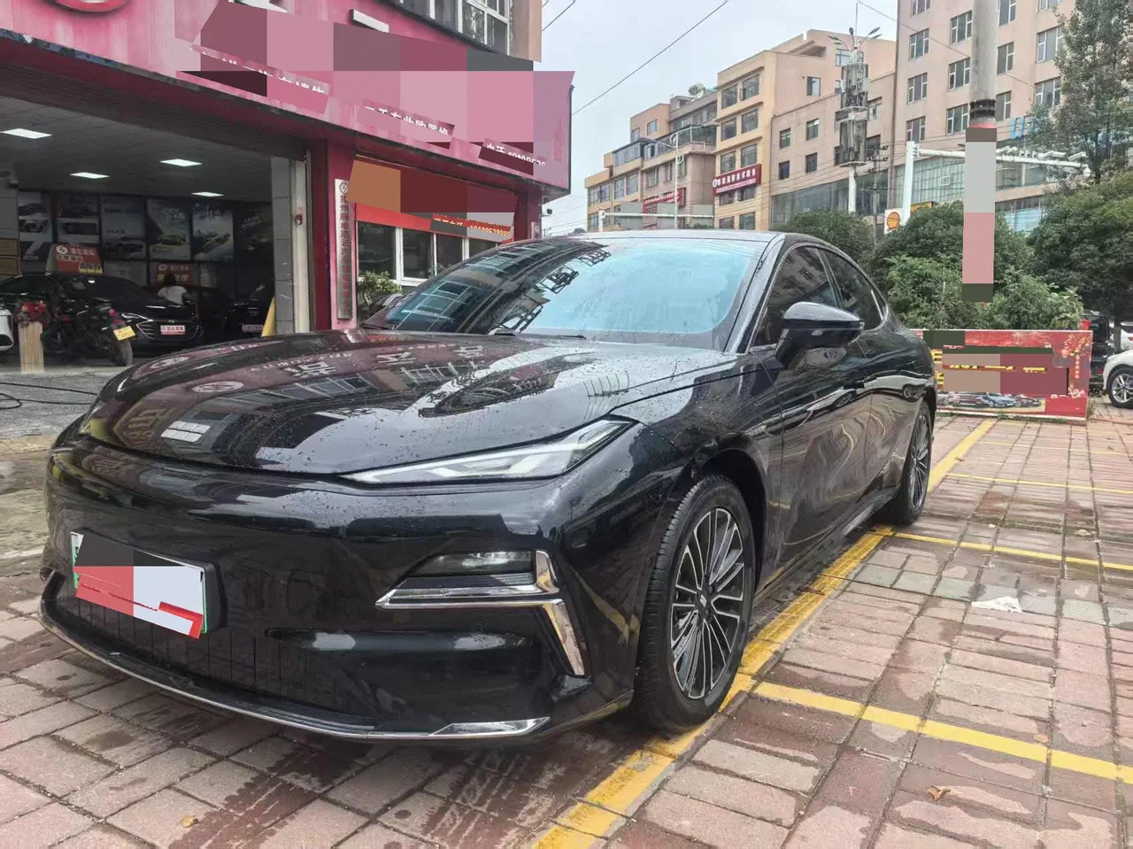 打开图片灯箱:Geely Galaxy 2025 Xingyao 8 EM-i 1.5 130km Premium Edition Automatic Gear