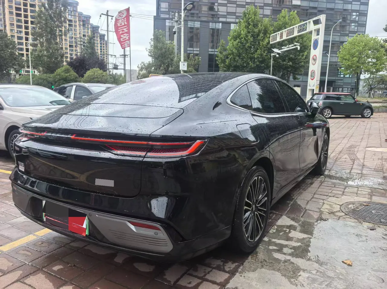Geely Galaxy 2025 Xingyao 8 EM-i 1.5 130km Premium Edition Automatic Gear 4