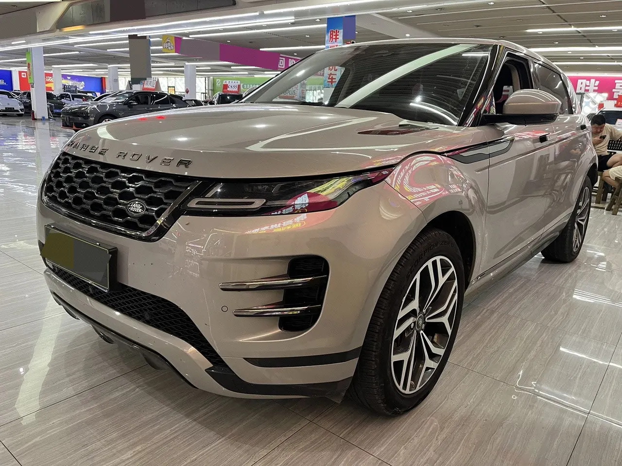 打开图片灯箱:Land Rover 2021 Range Rover Aurora L 48V 2.0T 249PS R-Dynamic SE Deluxe Edition Automatic Gear