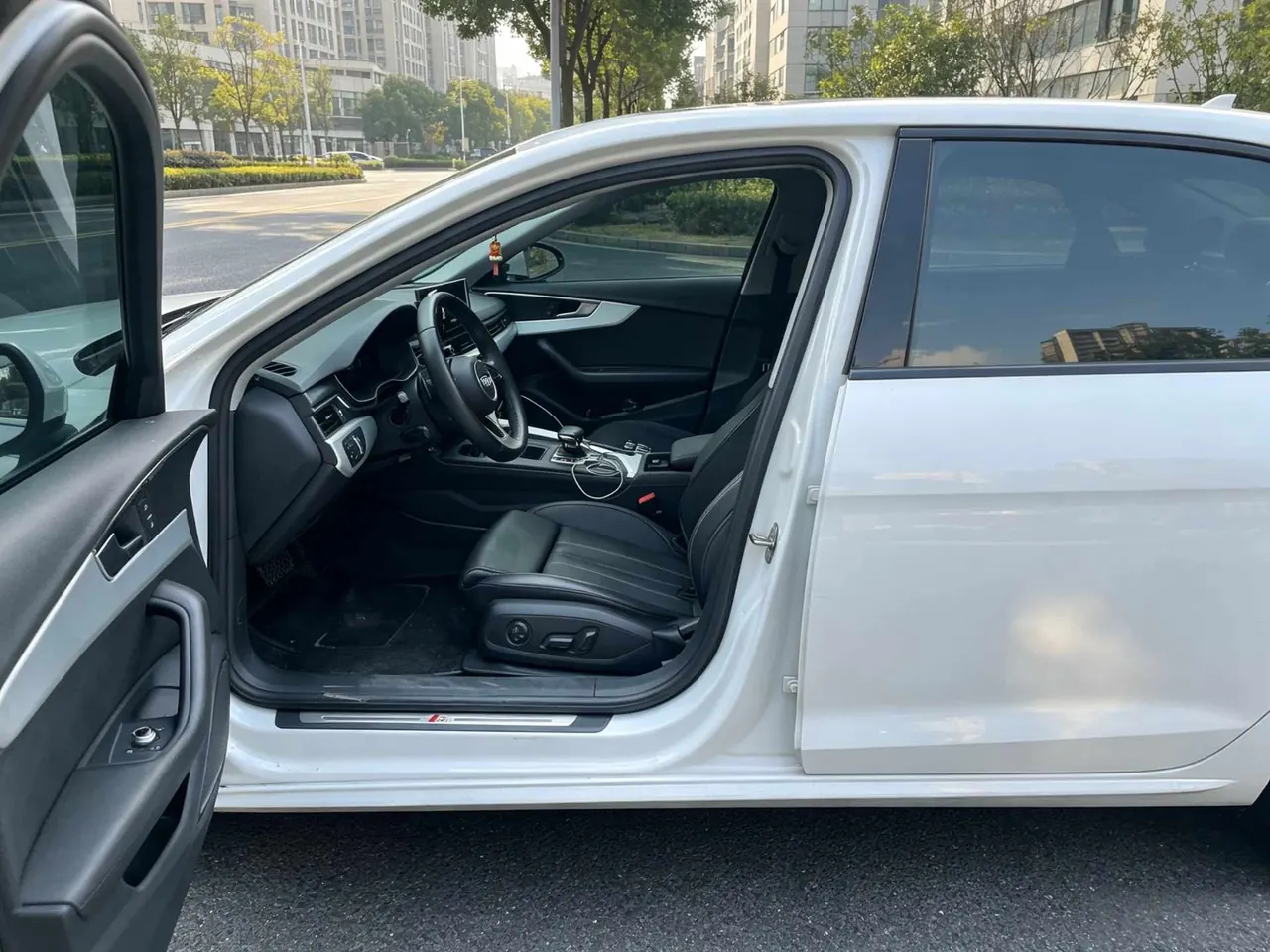 Audi 2023 A4L 2.0TFSI 40TFSI Fashion Dynamic Automatic 3