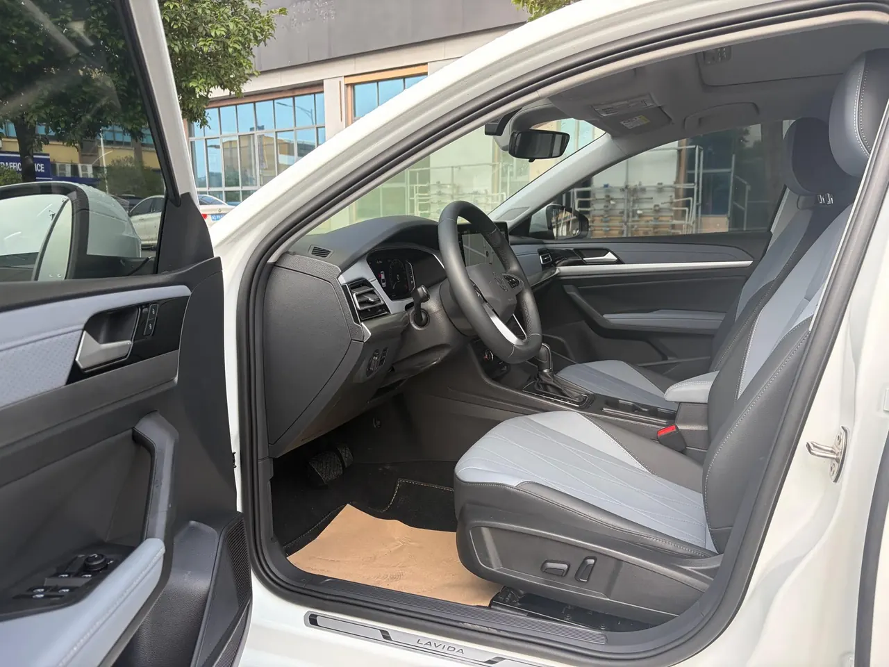 Volkswagen 2024 LaVida 1.5 5 Million Edition Automatic 5