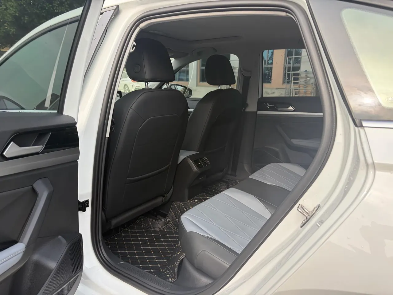 Volkswagen 2024 LaVida 1.5 5 Million Edition Automatic 6