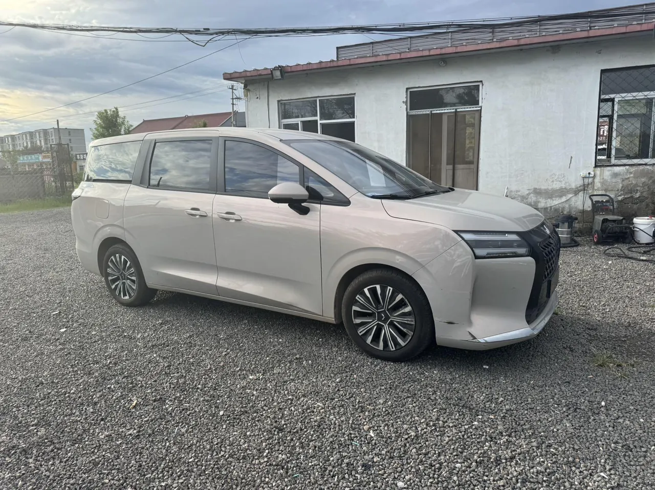 WuLing 2025 Starlight 730 1.5T CVT Elite Automatic Transmission 3