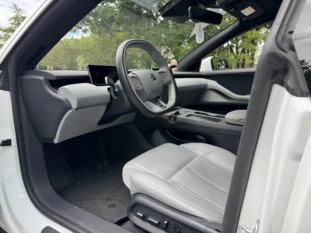 NIO 2024 ET5 75kWh automatic gear 3