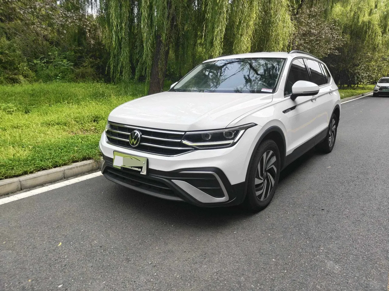 打开图片灯箱:Volkswagen 2022 Tiguan L 2.0TSI 330TSI Two-Drive Comfortable Edition Automatic Gear