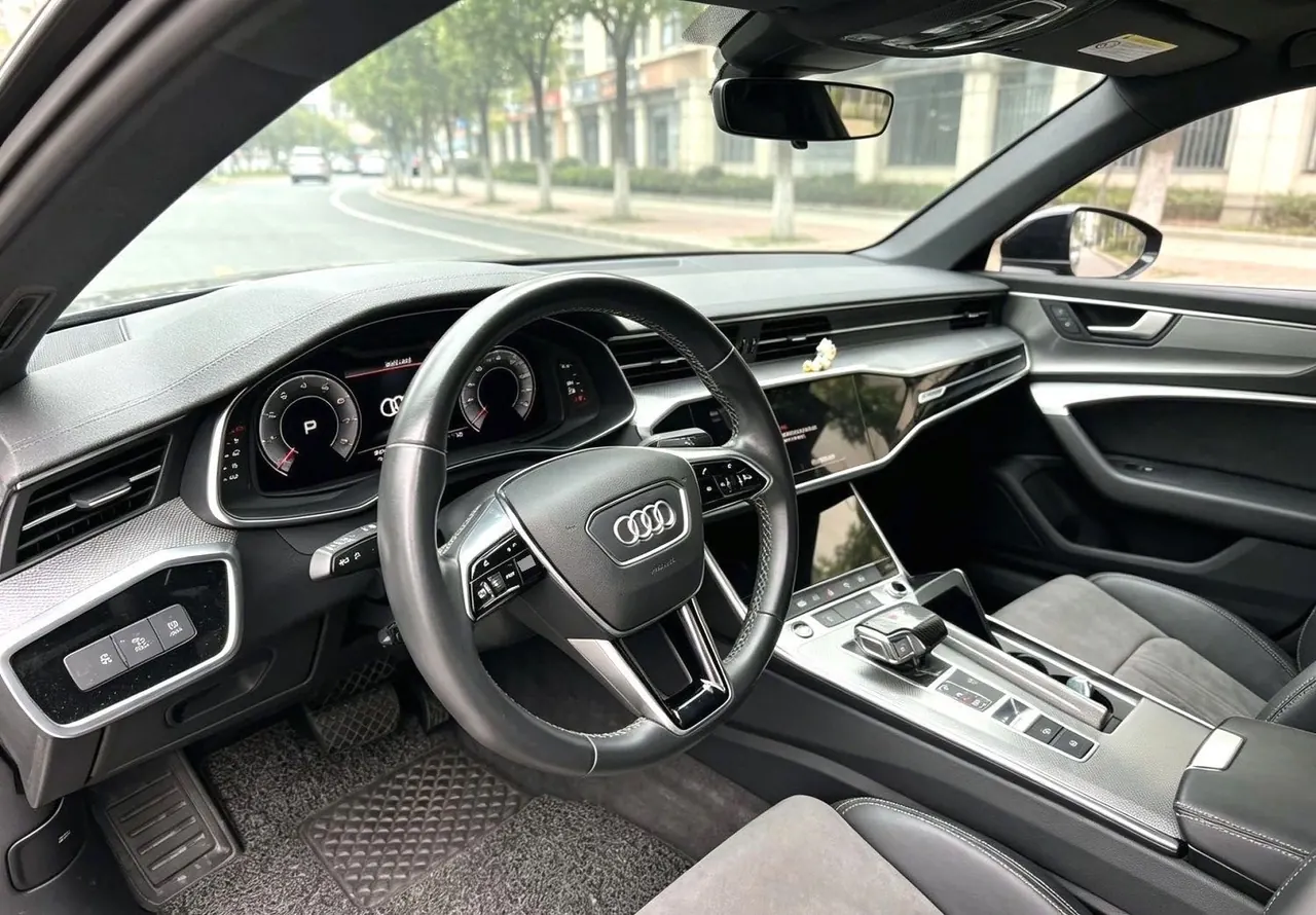 Audi 2022 A6L 2.0TFSI 40TFSI Deluxe Dynamic Automatic 4