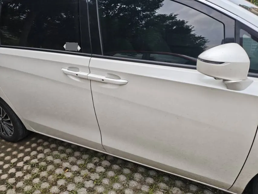 Buick 2025 GL8 Lu Shang 1.5T Smart Edition 7-seat Automatic Gear 5