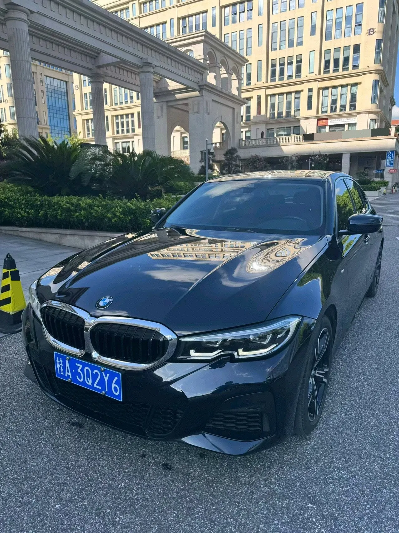 Open image lightbox: BMW 3 Series 2022 325i 2.0T M Sports Suit (Modified) Automatic Gear