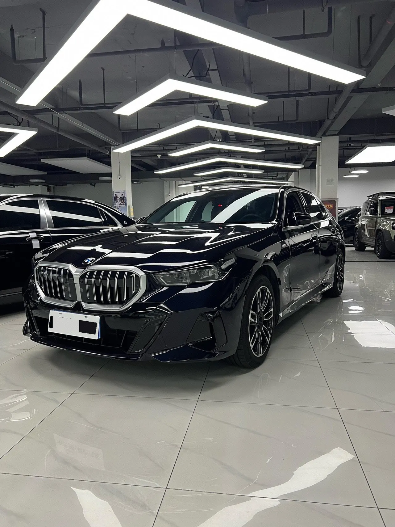 Open image lightbox: BMW 5 Series 2024 model 530Li 48V 2.0T Leading Edition M Sport Package Automatic