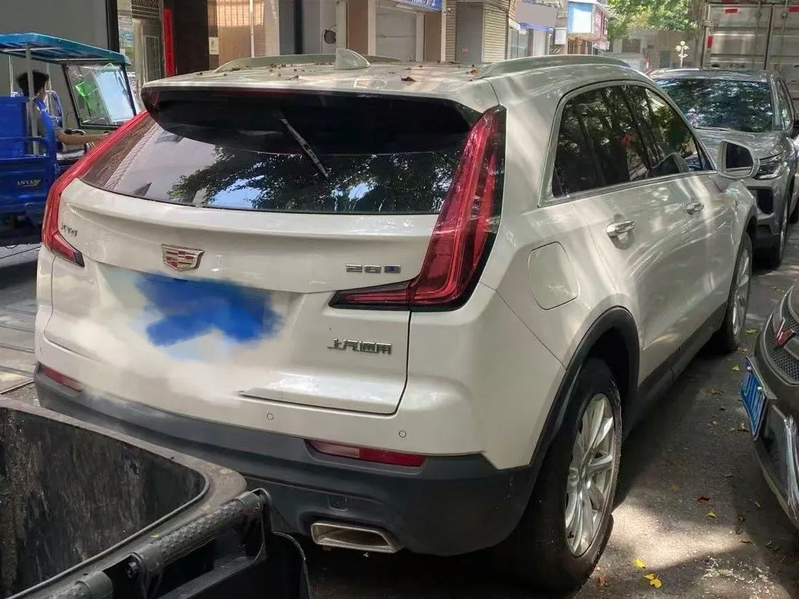 Cadillac 2022 XT4 48V 2.0T 28T Two-Drive Fashion Automatic Gear 2