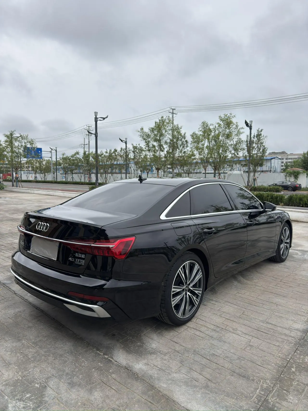 Audi 2024 A6L 2.0TFSI 45TFSI Quattro Selected Dynamic Automatic 3