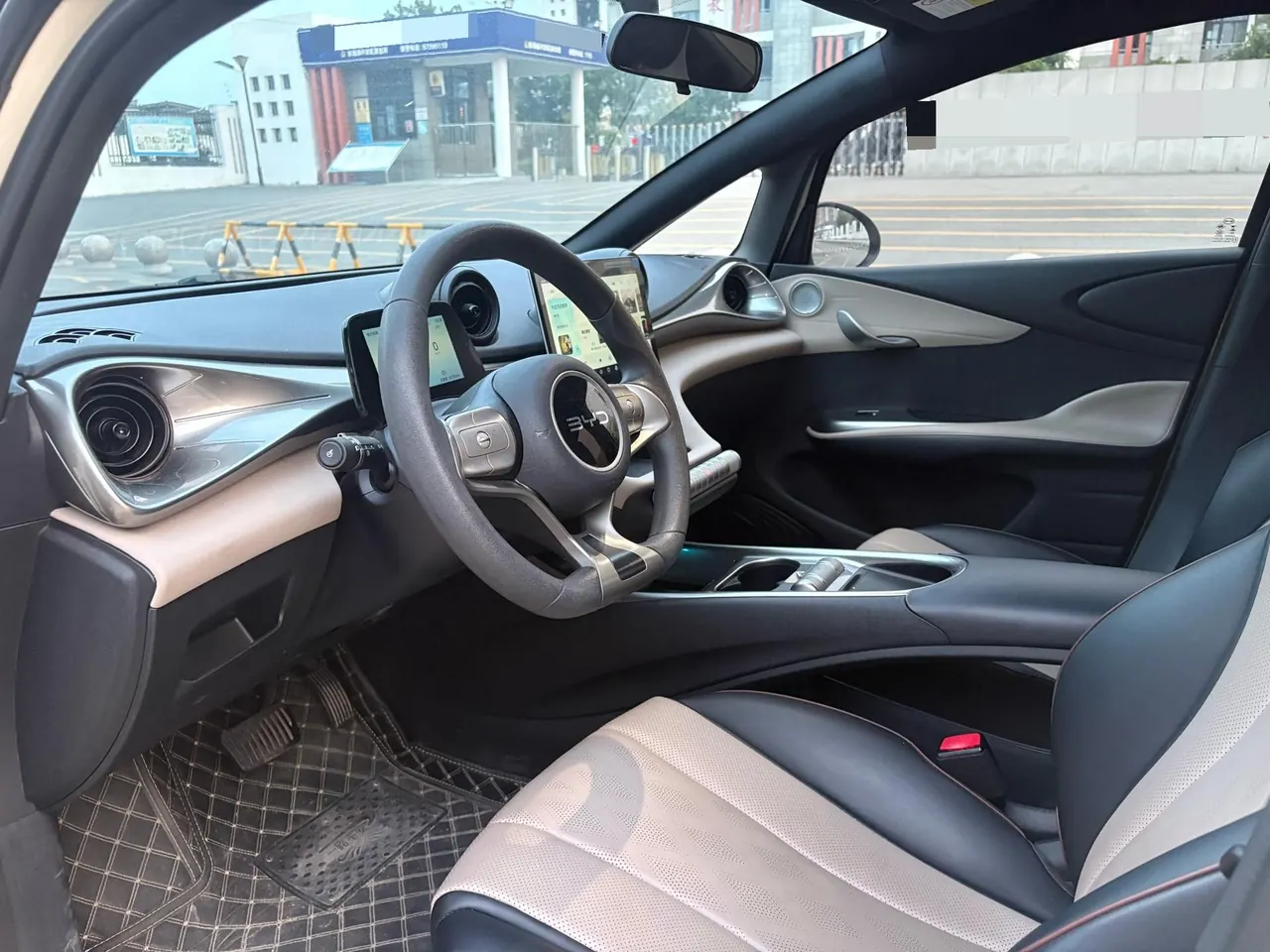 BYD 2024 Dolphin Glory Edition 302km Vital Edition Automatic Gear 3