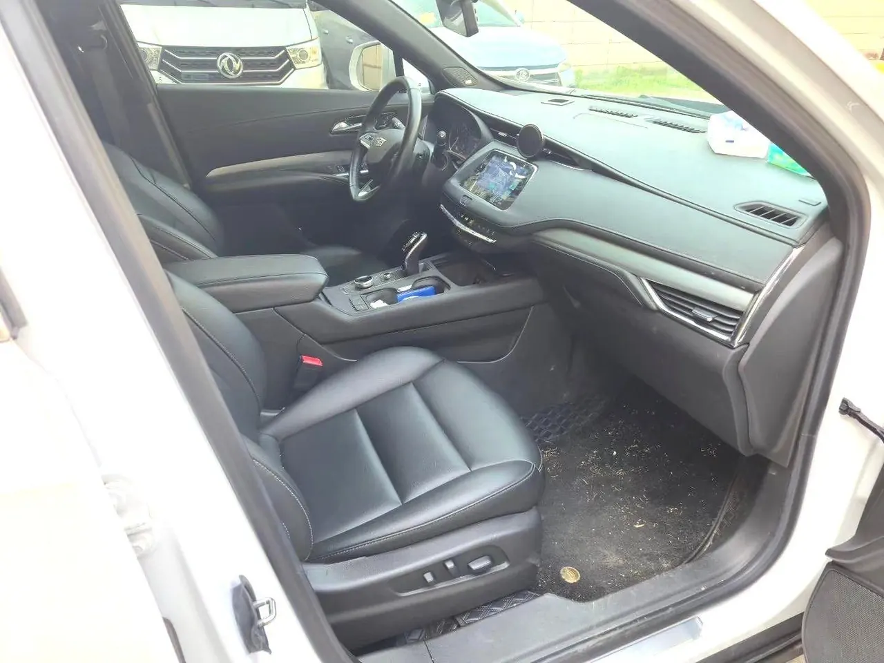 Cadillac 2022 XT4 48V 2.0T 28T Two-Drive Luxury Automatic Gear 4