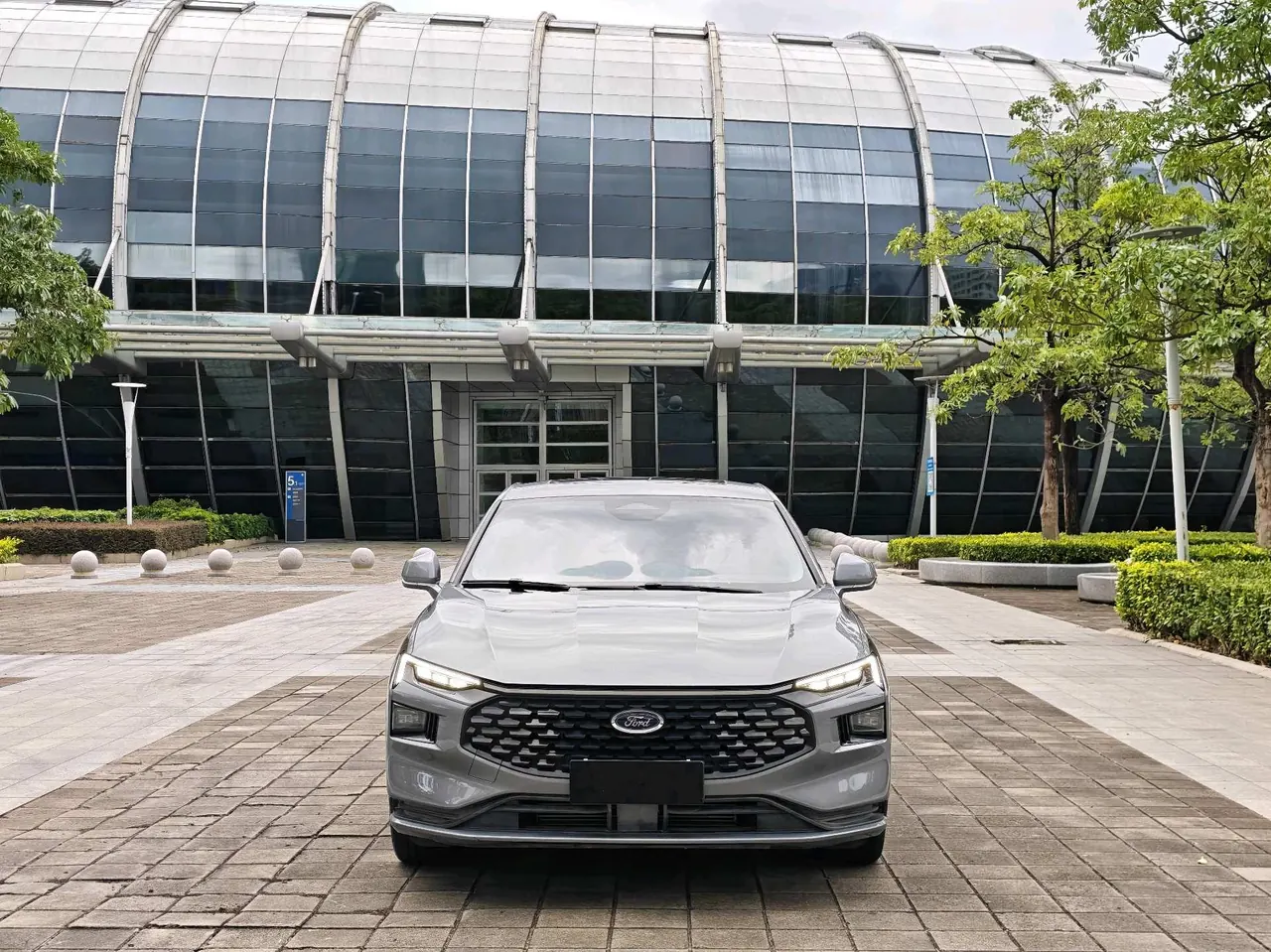Ford 2025 Mondeo 2.0T EcoBoost Luxury Automatic 2