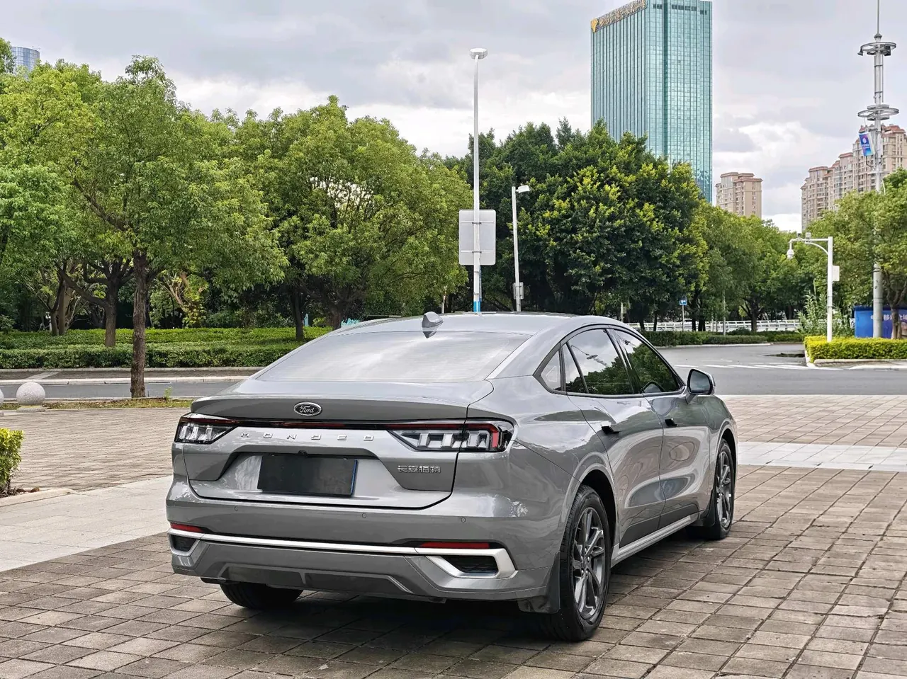 Ford 2025 Mondeo 2.0T EcoBoost Luxury Automatic 9