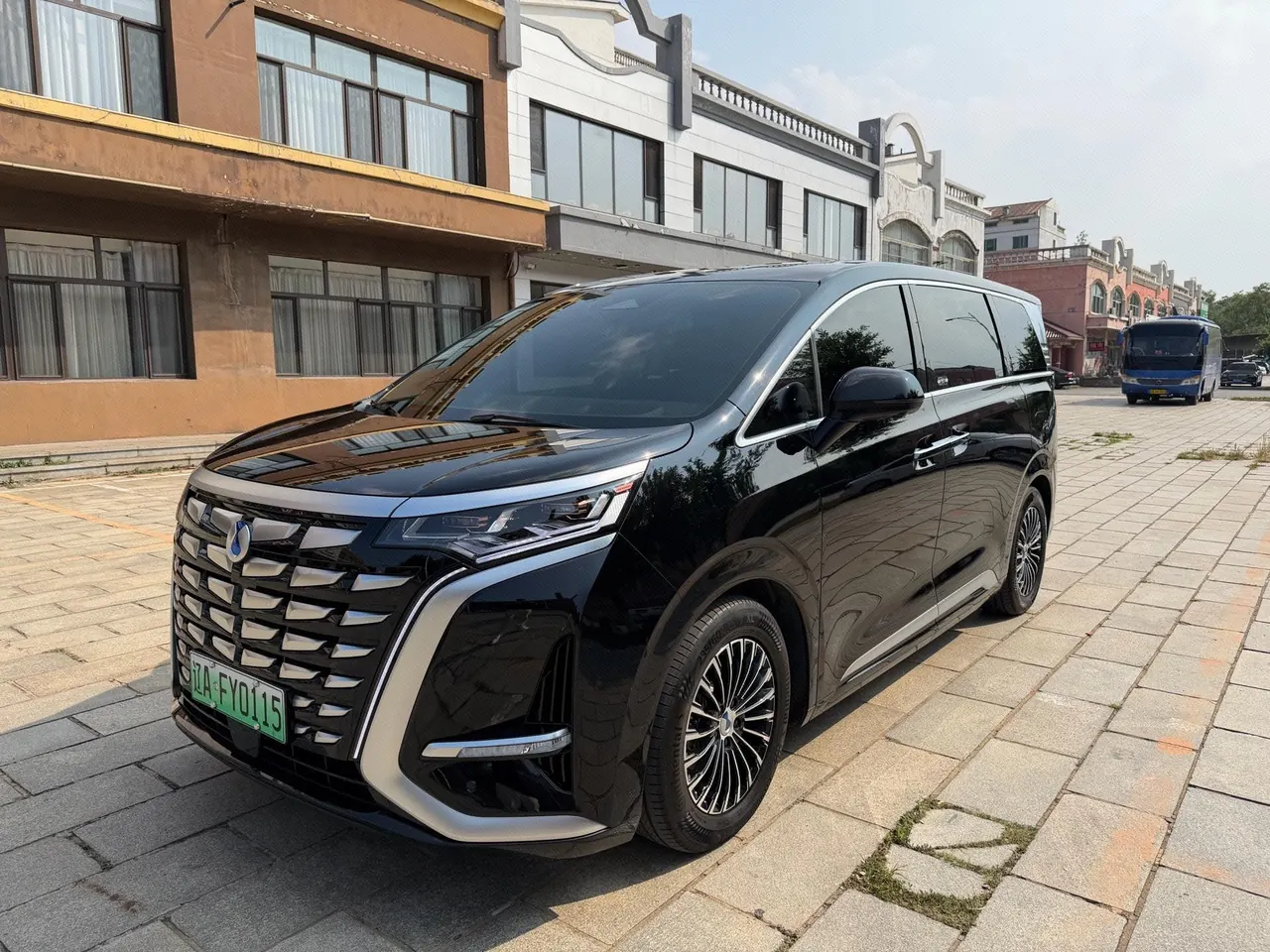 打开图片灯箱:Denza 2022 Denza D9 DM-i 1.5T stepless 970 four-wheel drive flagship automatic gear