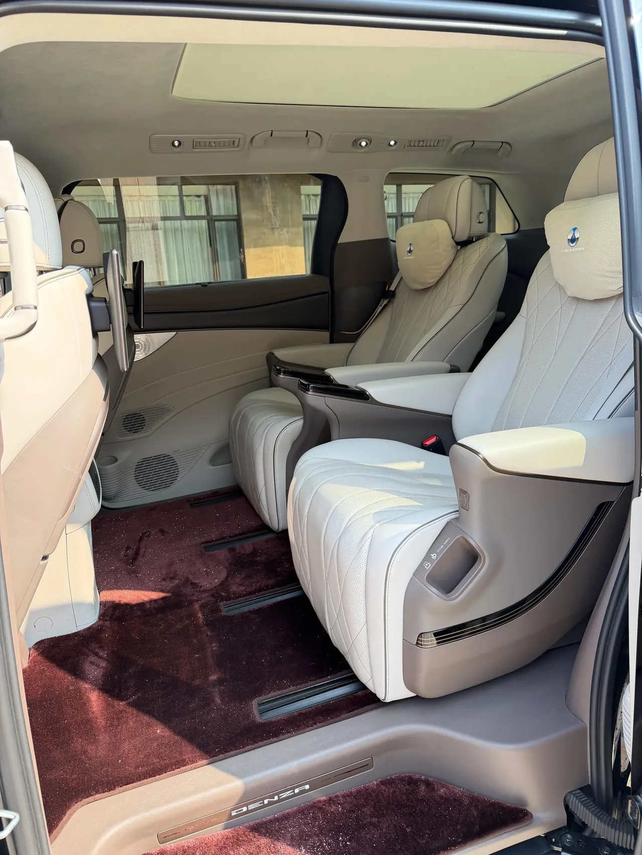Denza 2022 Denza D9 DM-i 1.5T stepless 970 four-wheel drive flagship automatic gear 11