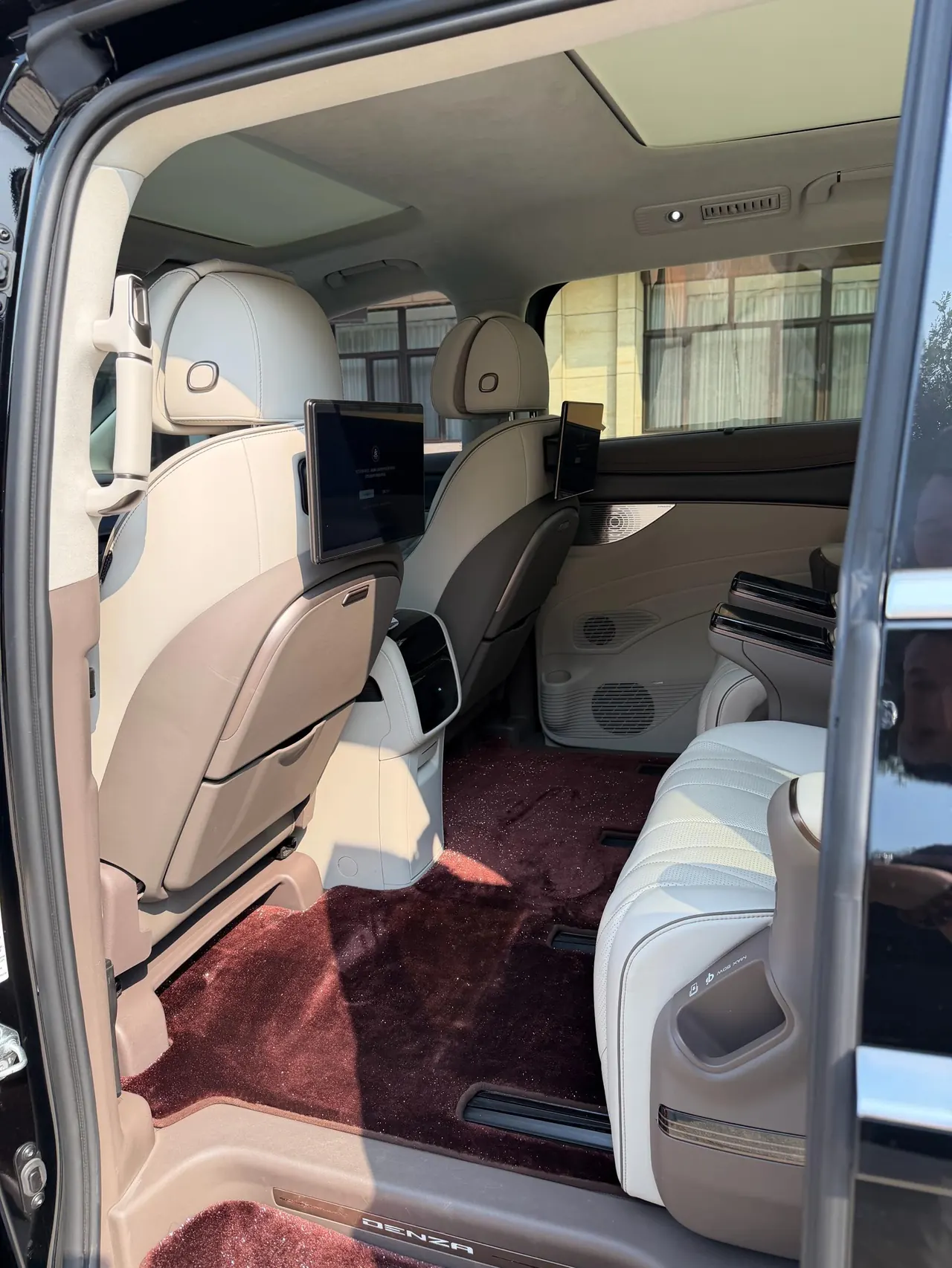 Denza 2022 Denza D9 DM-i 1.5T stepless 970 four-wheel drive flagship automatic gear 12