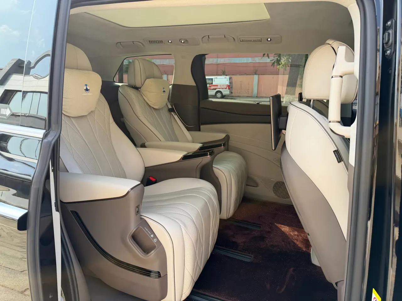 Denza 2022 Denza D9 DM-i 1.5T stepless 970 four-wheel drive flagship automatic gear 15