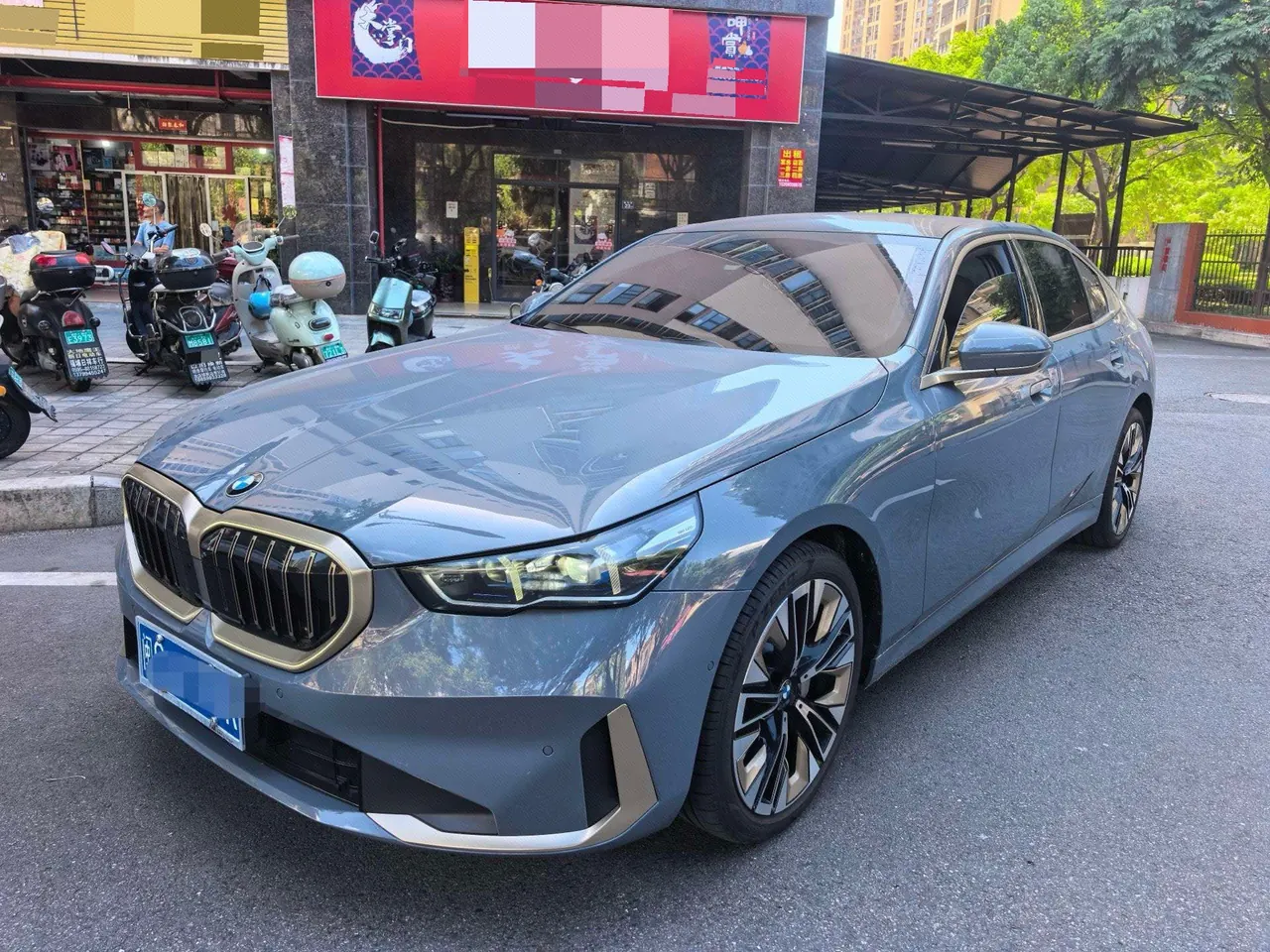 打开图片灯箱:BMW 5 series 2025 530Li 48V 2.0T exclusive m sports suit automatic gear