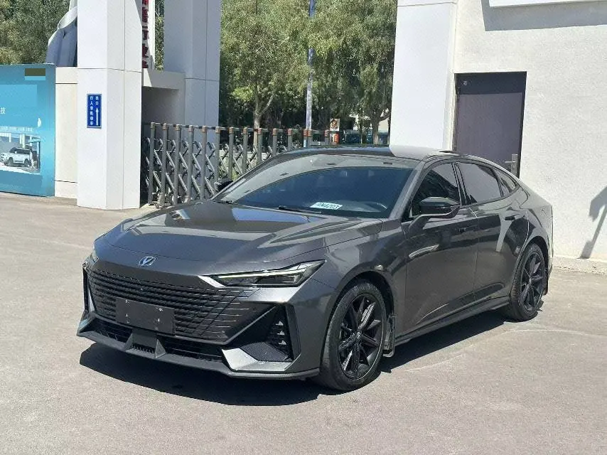 Open image lightbox: ChangAn 2022 UNI-V 1.5T honorable automatic gear