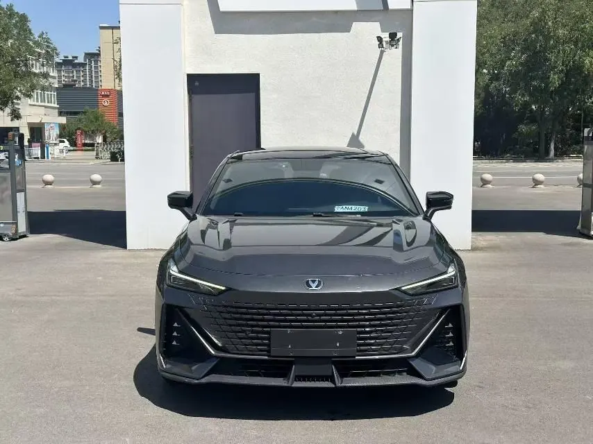 ChangAn 2022 UNI-V 1.5T honorable automatic gear 2