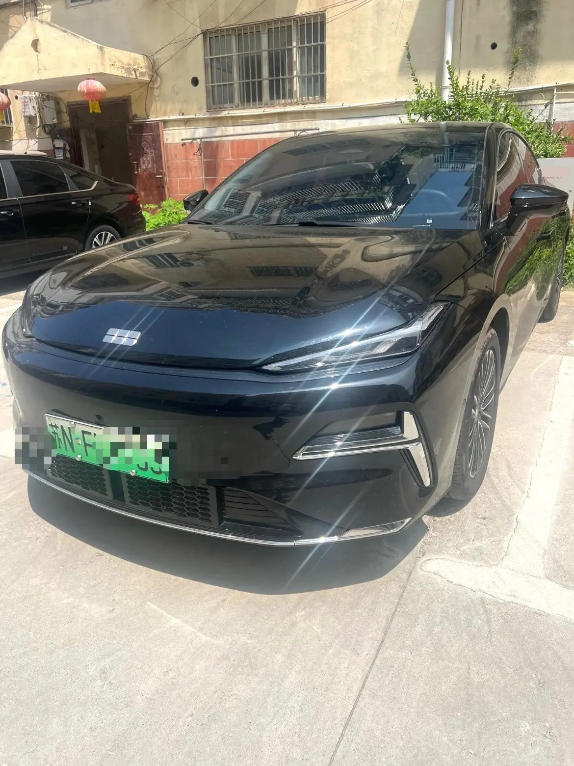 打开图片灯箱:Geely Galaxy 2025 Xingyao 8 EM-i 1.5 130km Premium Edition Automatic Gear