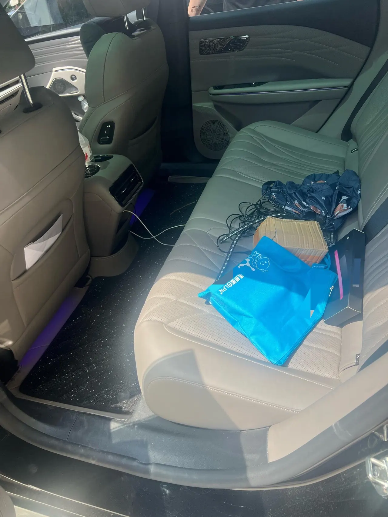 Geely Galaxy 2025 Xingyao 8 EM-i 1.5 130km Premium Edition Automatic Gear 6