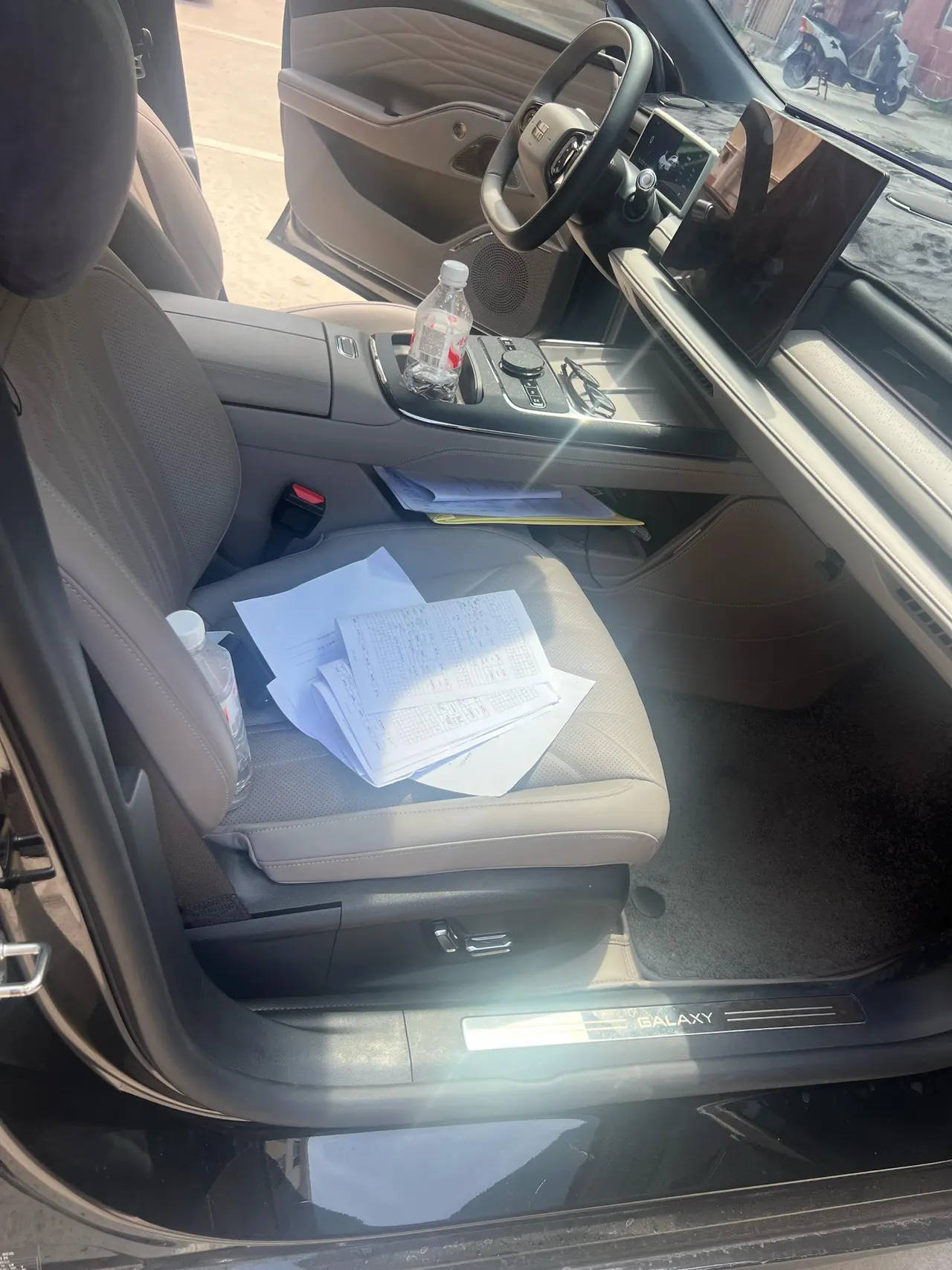 Geely Galaxy 2025 Xingyao 8 EM-i 1.5 130km Premium Edition Automatic Gear 7
