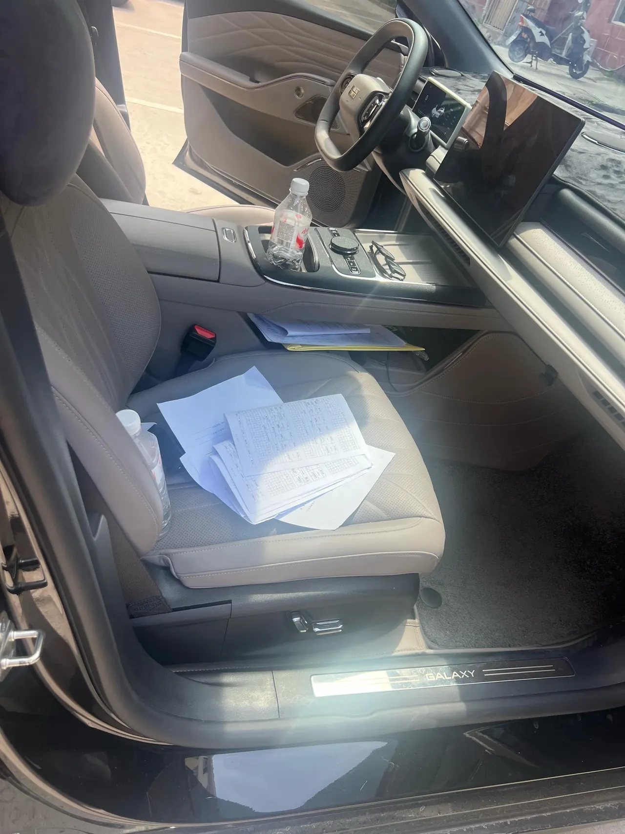 Geely Galaxy 2025 Xingyao 8 EM-i 1.5 130km Premium Edition Automatic Gear 8