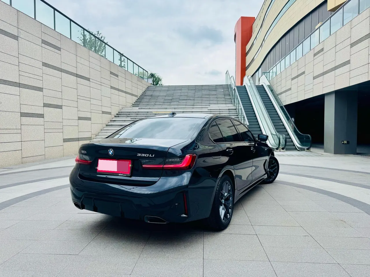 BMW 3 Series 2025 330Li 2.0T M Sports Obsidian Night Suit Automatic Gear 7
