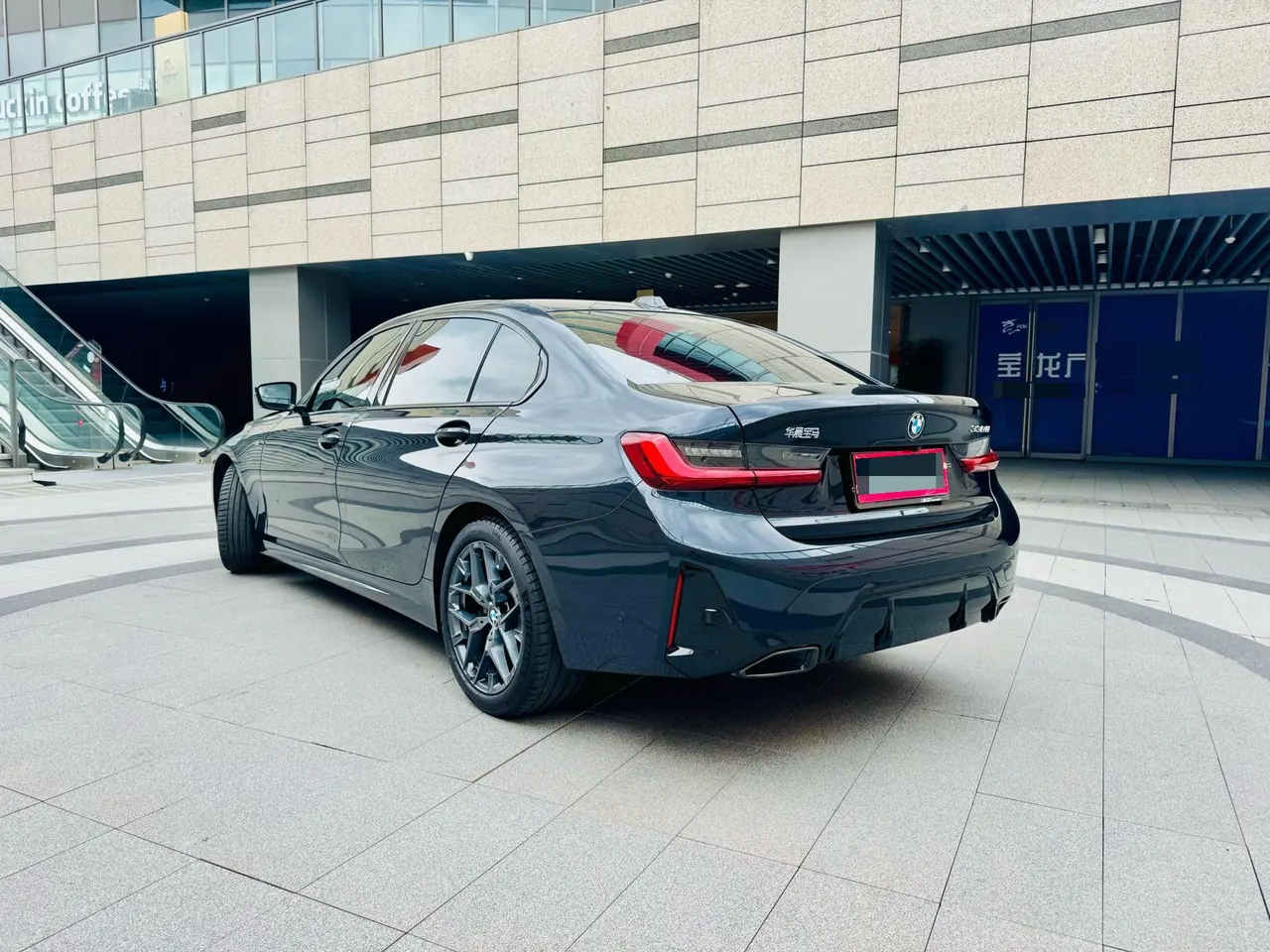 BMW 3 Series 2025 330Li 2.0T M Sports Obsidian Night Suit Automatic Gear 9