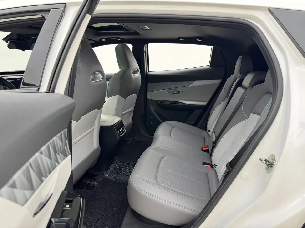 ChangAn 2023 UNI-T 1.5T Excellent Automatic Gear 4