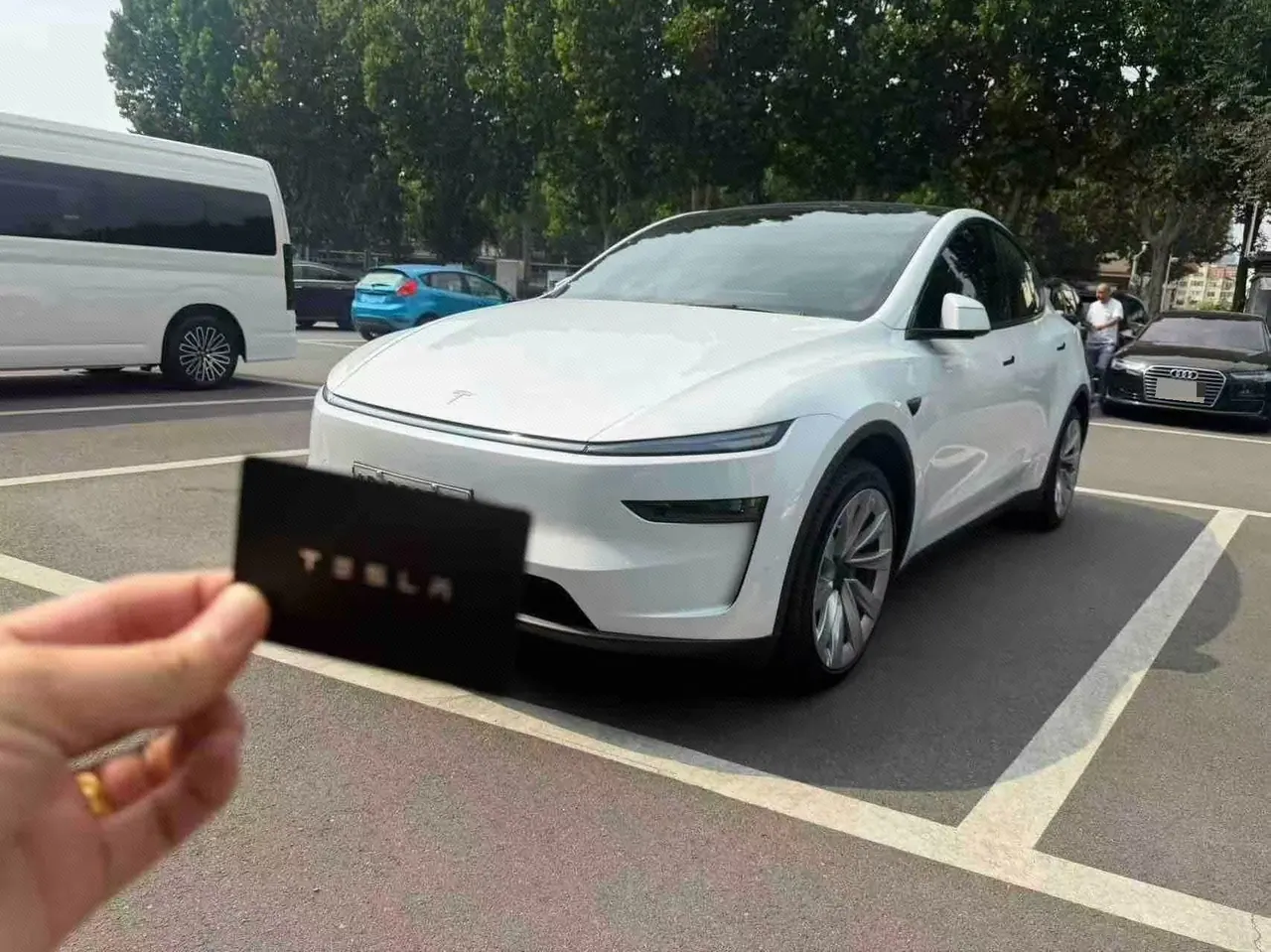 Open image lightbox: Tesla 2025 Model Y long endurance all-wheel drive version (modified) automatic gear
