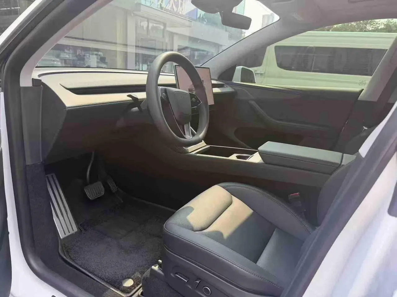 Tesla 2025 Model Y long endurance all-wheel drive version (modified) automatic gear 2