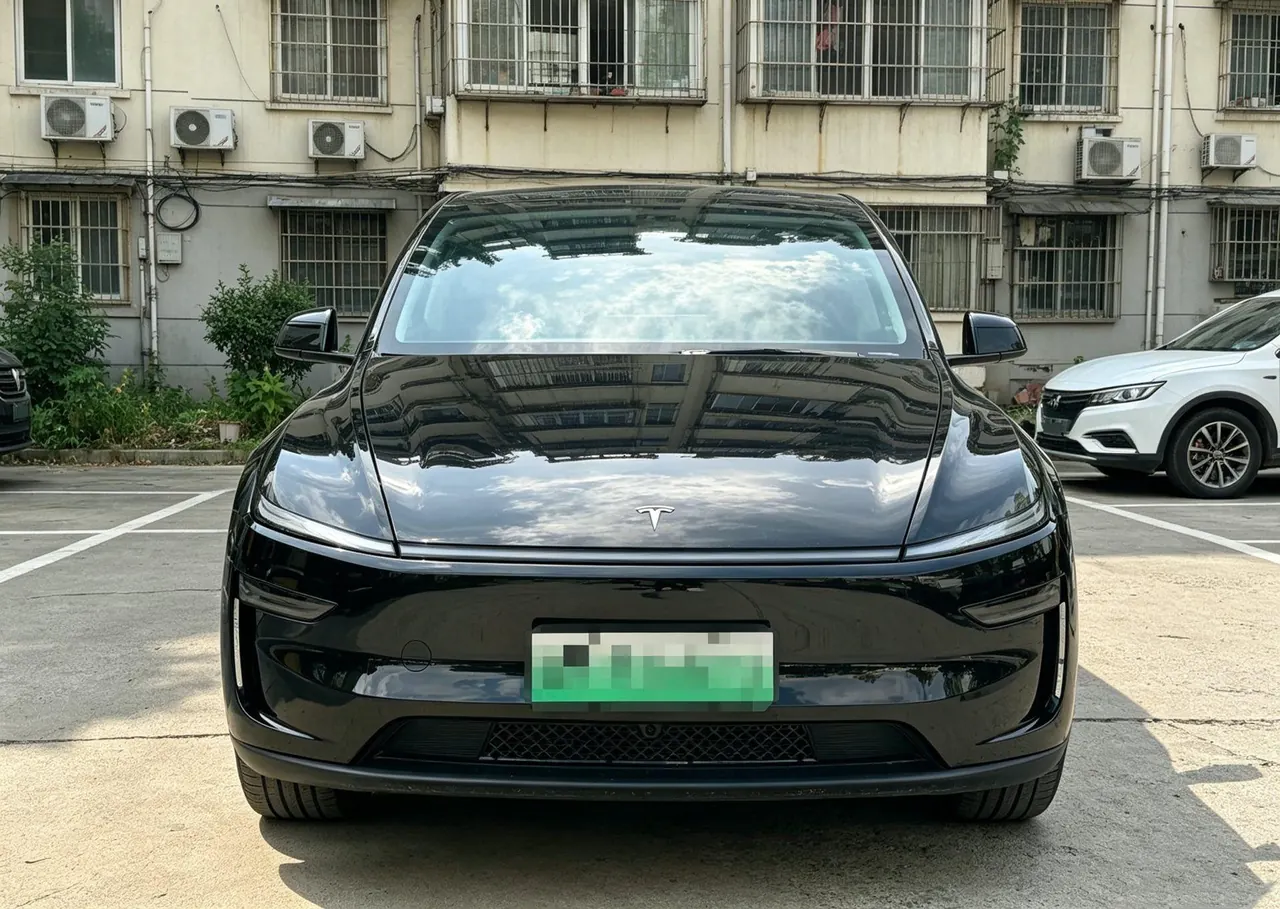 Tesla 2025 Model Y rear-wheel drive version automatic transmission 2