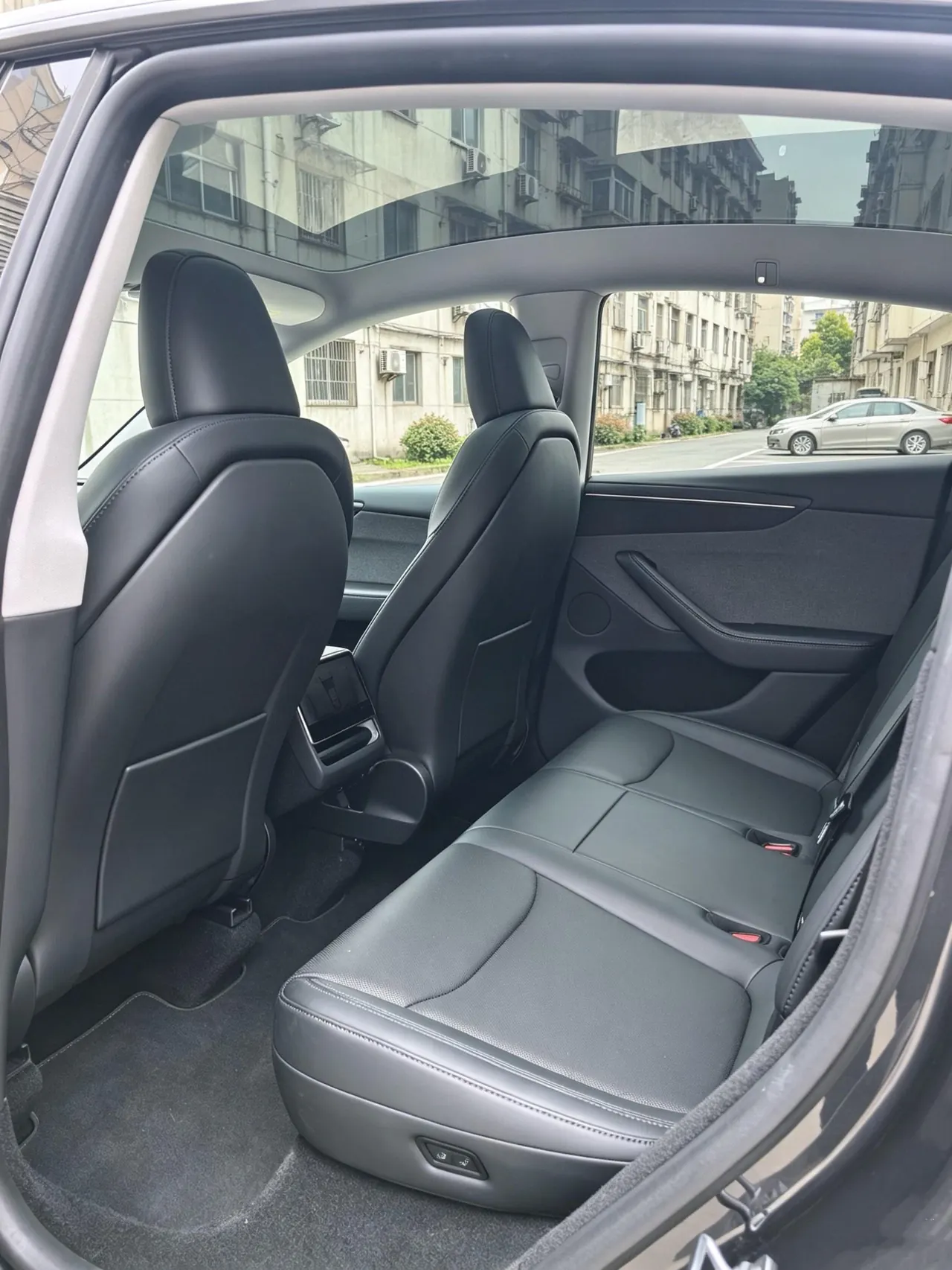 Tesla 2025 Model Y rear-wheel drive version automatic transmission 5