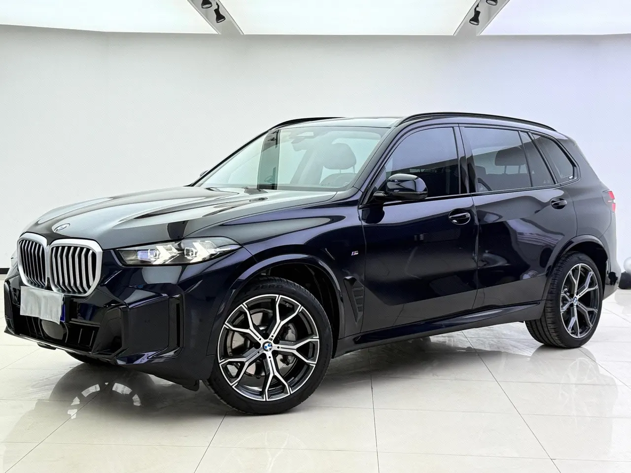 打开图片灯箱:BMW 2025 X5 xDrive30Li 48V 2.0T exclusive m sports obsidian night suit automatic gear